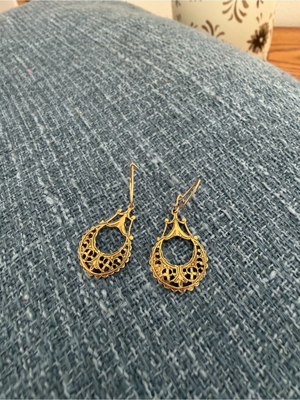 Vintage- Gold Filigree Teardrop Dangle Earrings - Elegant Women's Jewelry